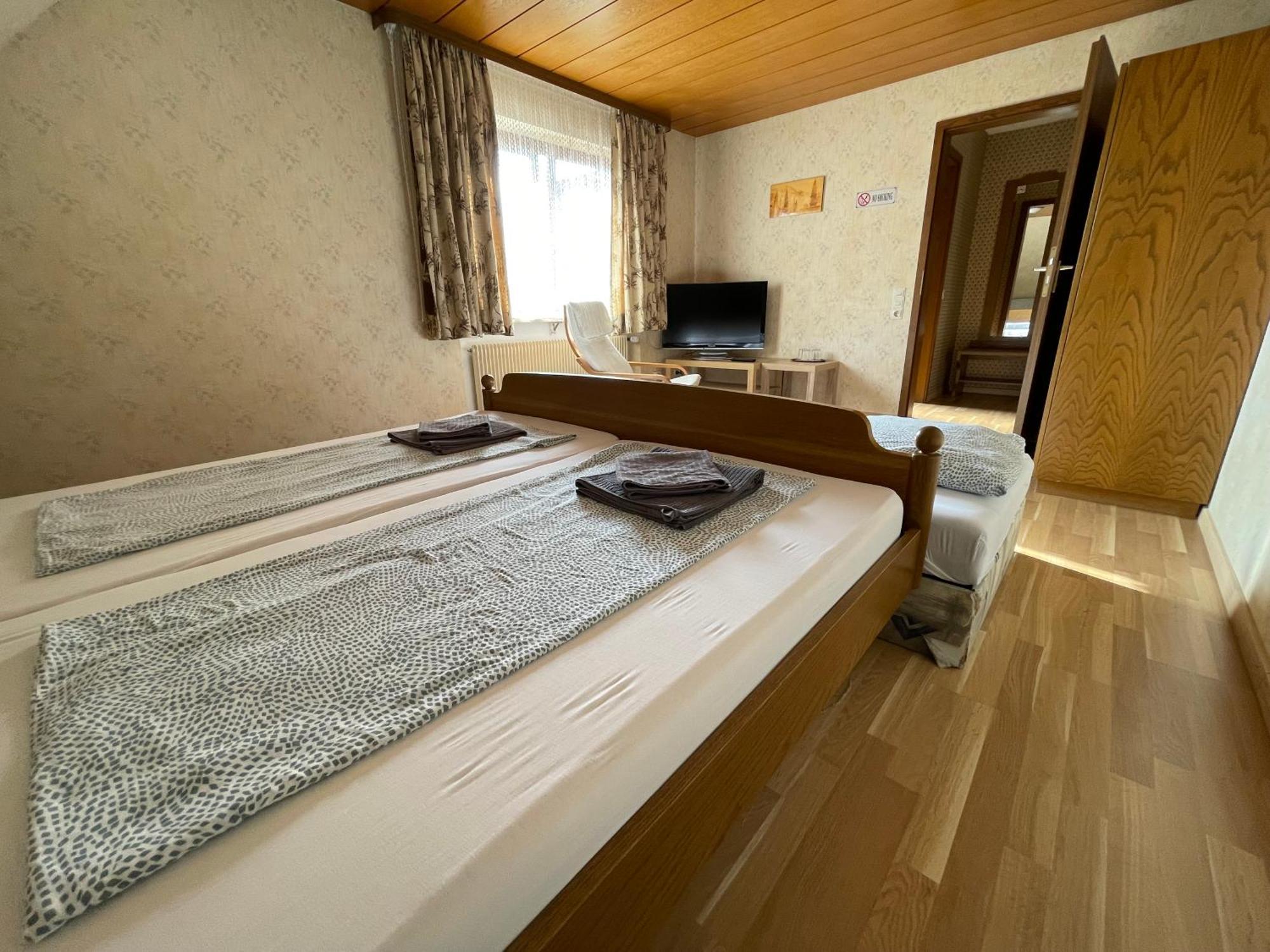 Beny Hotel Restaurant Hertingen Екстер'єр фото