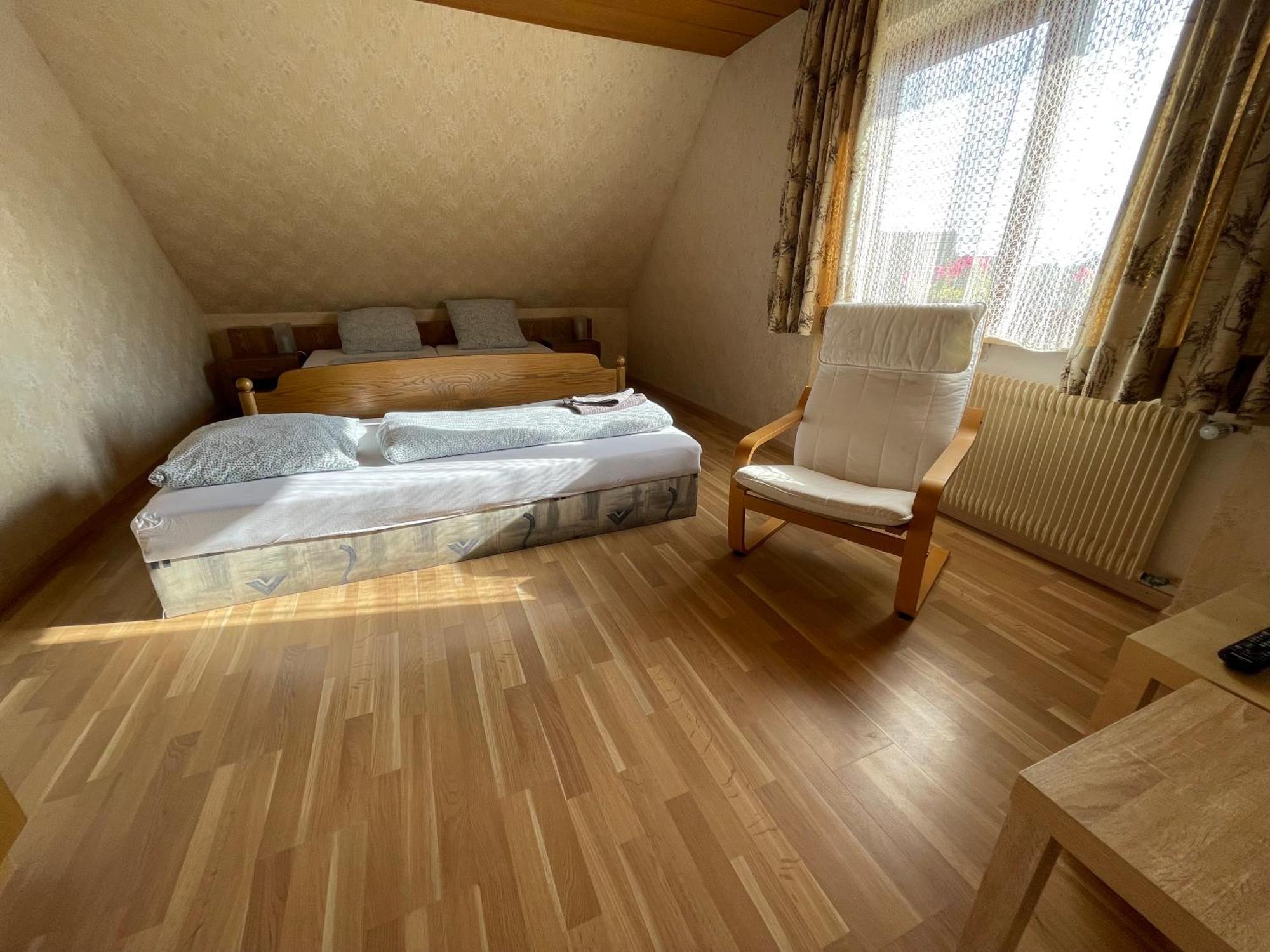 Beny Hotel Restaurant Hertingen Екстер'єр фото
