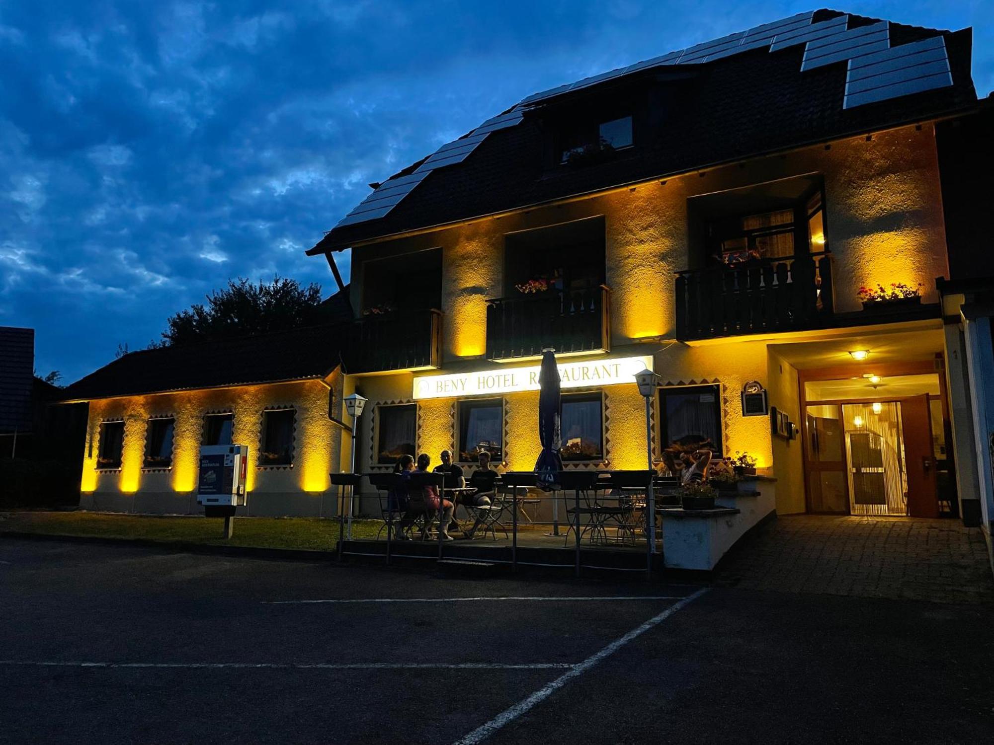 Beny Hotel Restaurant Hertingen Екстер'єр фото