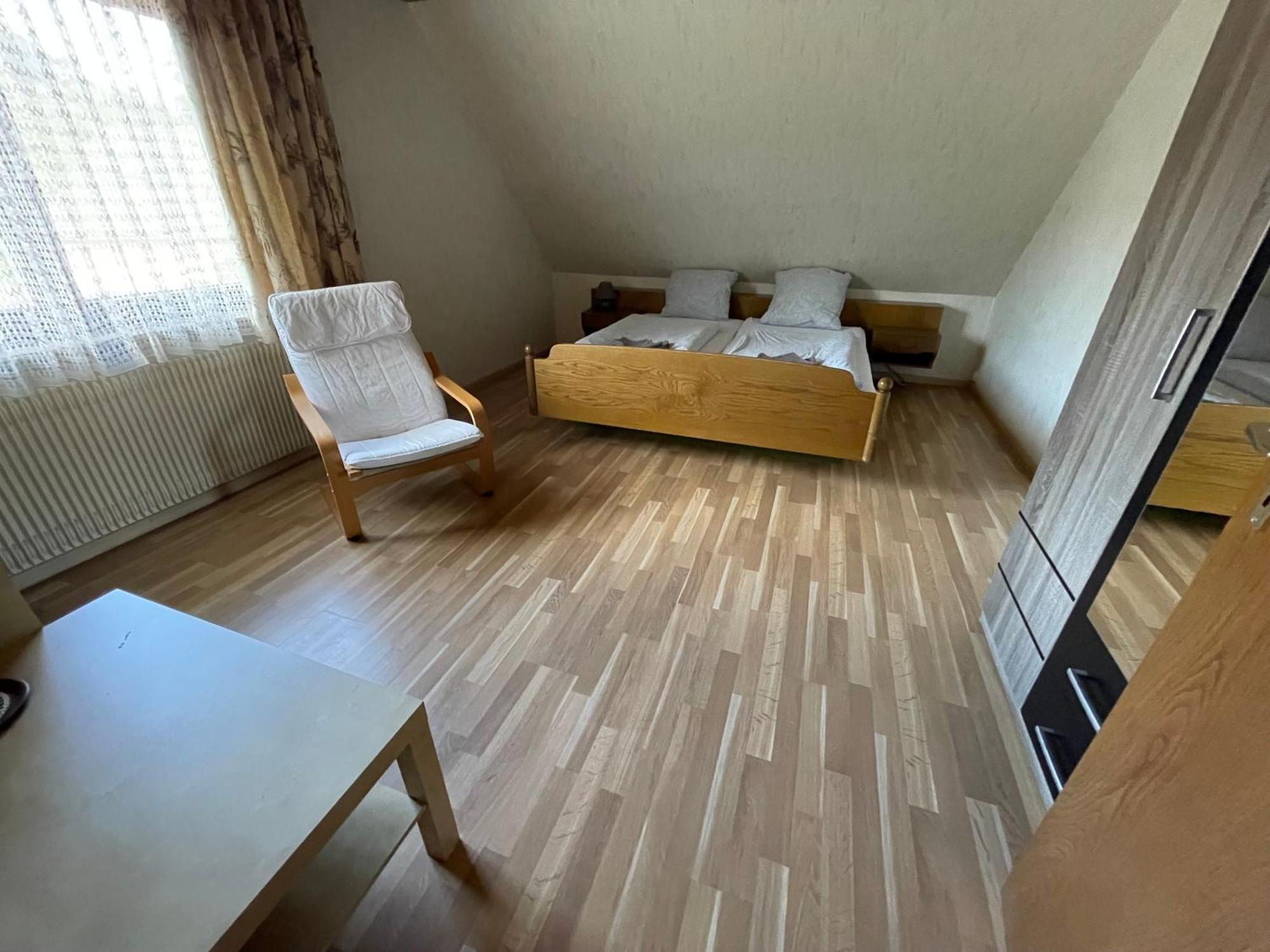Beny Hotel Restaurant Hertingen Екстер'єр фото
