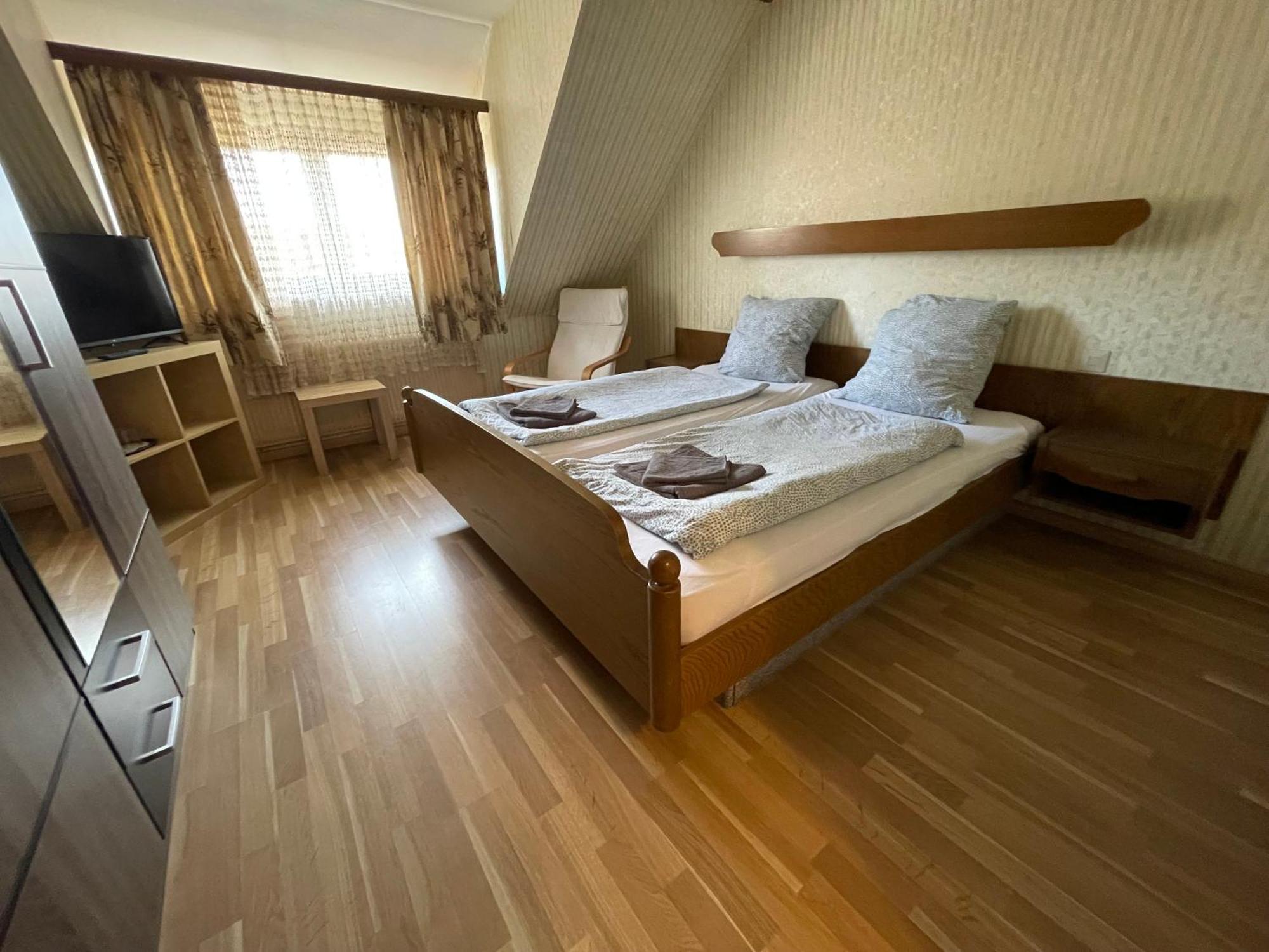 Beny Hotel Restaurant Hertingen Екстер'єр фото